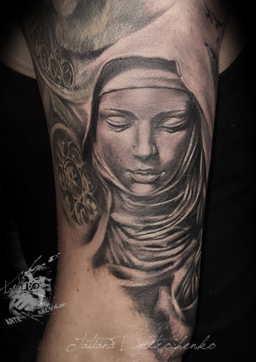 tatuaje religioso virgen escultura angeles y dioses valencia