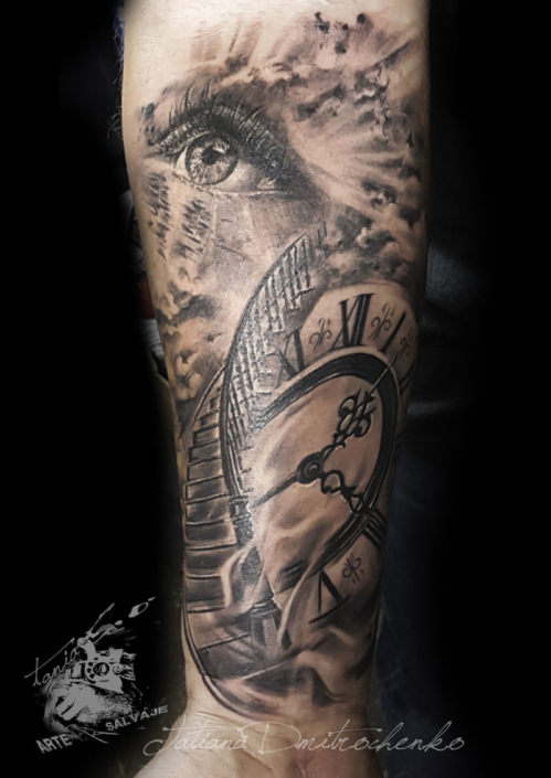 Tatuaje escalera reloj brazo hombre