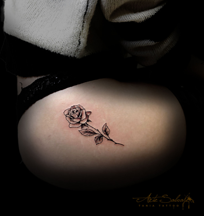 tattoo tatuaje en valencia de linea fina de mujer valencia