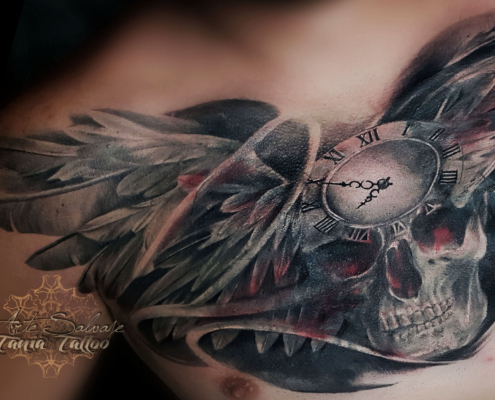 tattoo tatuaje pecho cover up calavera realismo con alas en valencia 2