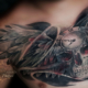 tattoo tatuaje pecho cover up calavera realismo con alas en valencia 2