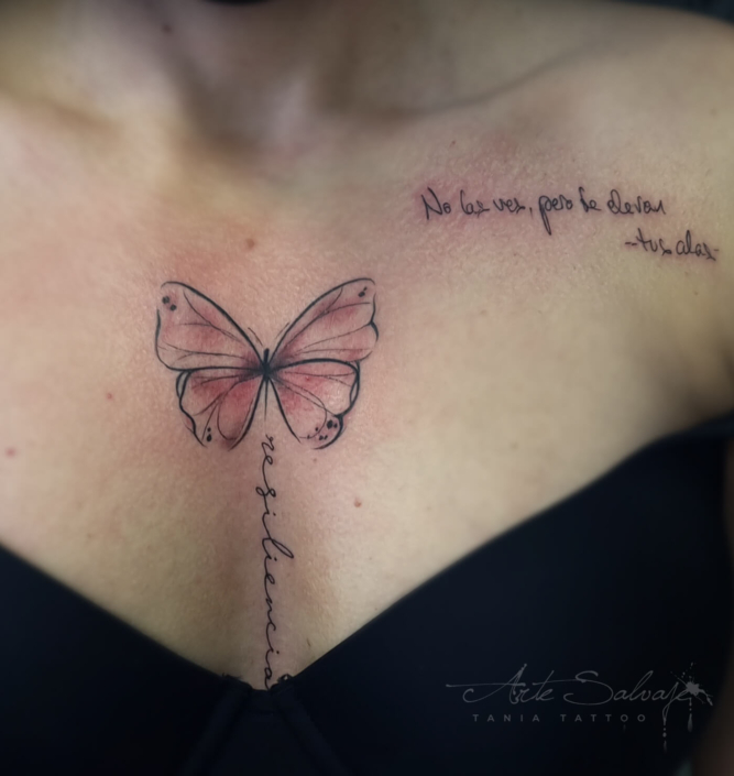 tattoo tatuaje minimalista mariposa frase en valencia mujer