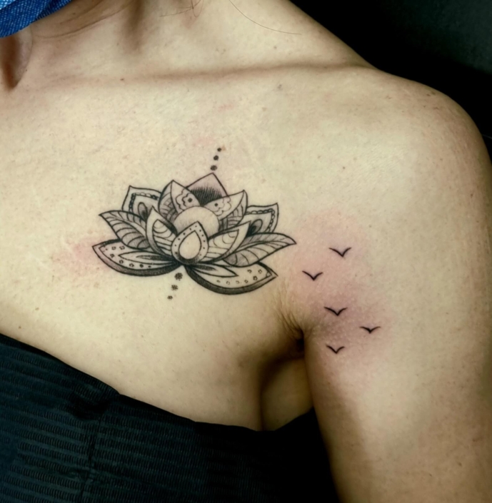 Tatuaje pequeño mandala corazon mujer