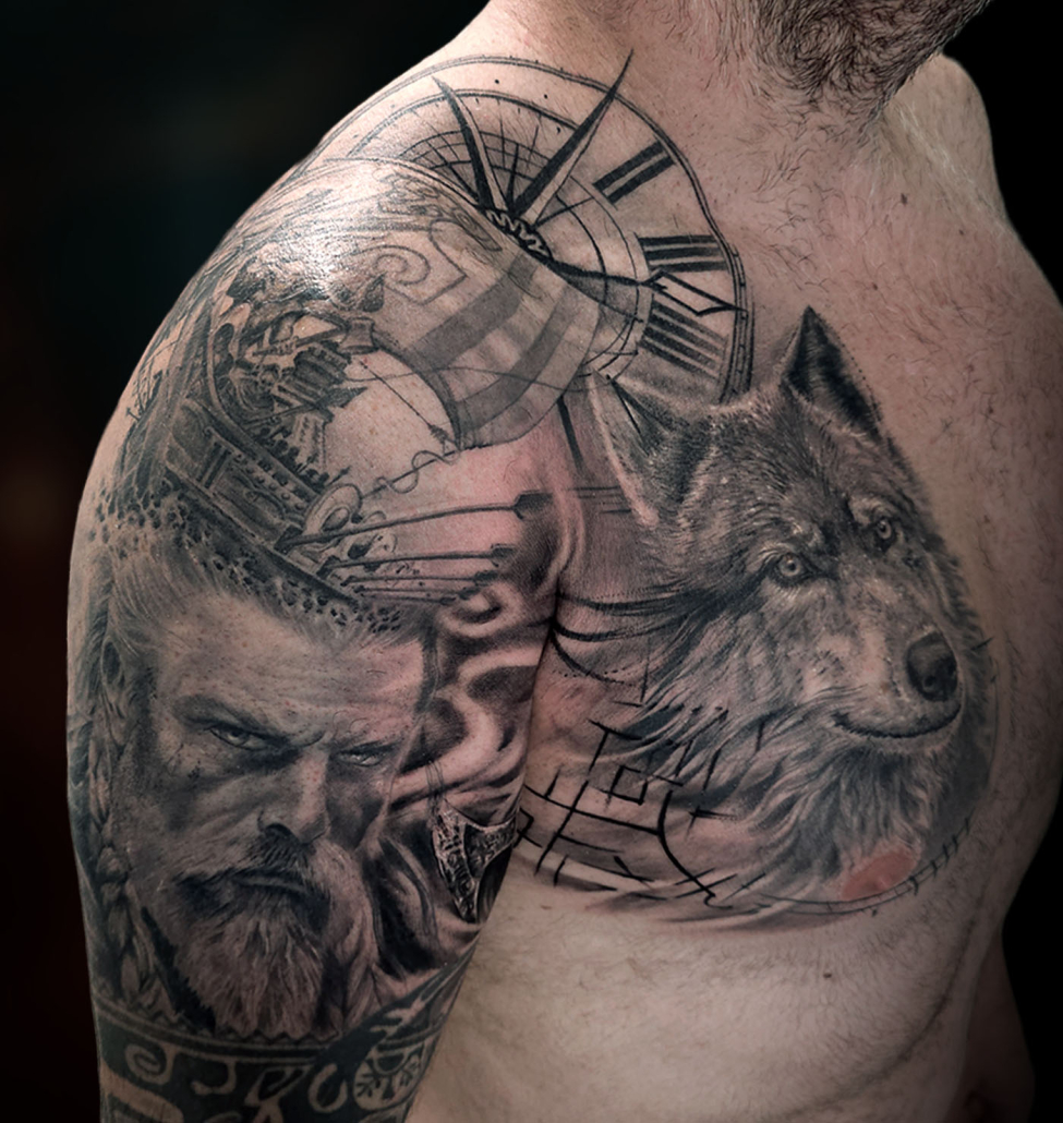 tattoo tatuaje vikingo nordico y lobo realista en valencia 9